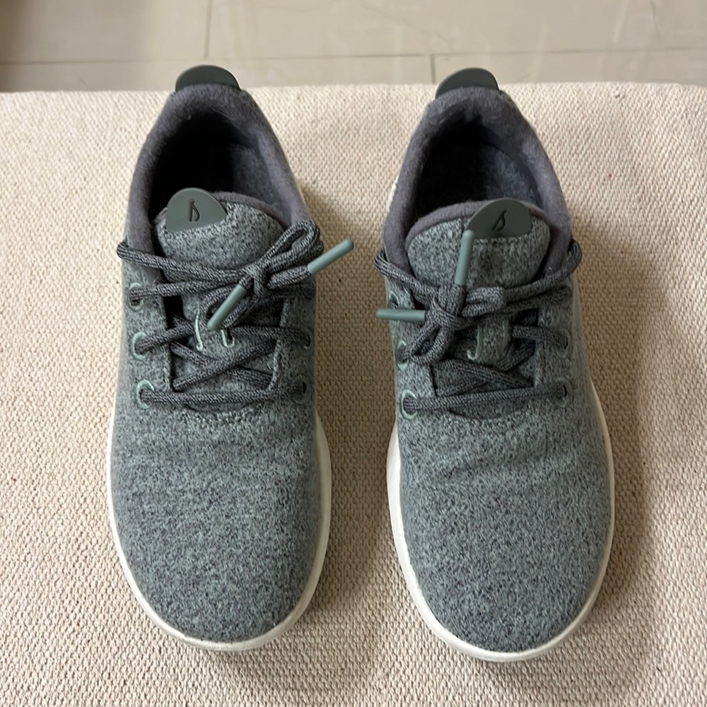 Allbirds Wool Runners in LTD Edition Hazy Pine, size 10